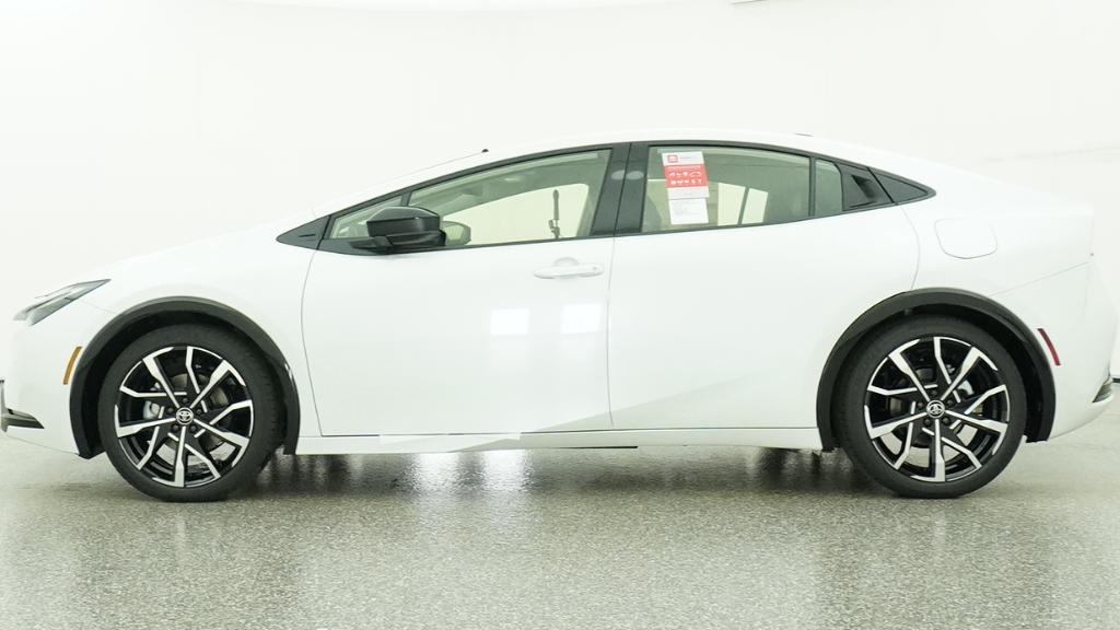 2026 Toyota Prius Plug-in Hybrid XSE - Photo 13