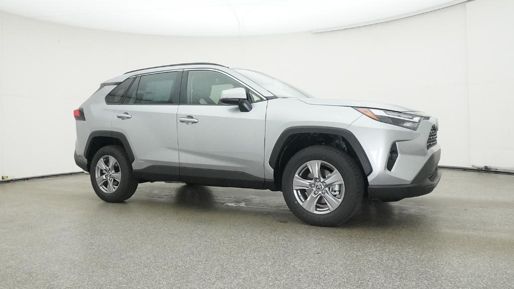 2025 Toyota RAV4 Hybrid XLE photo 3
