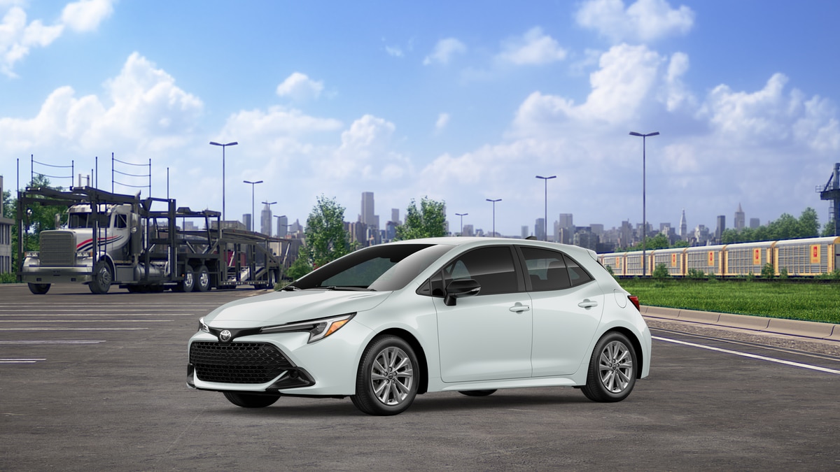 2026 Toyota Corolla Hatchback SE's photo