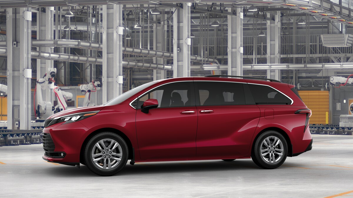 2025 Toyota Sienna XLE photo 3