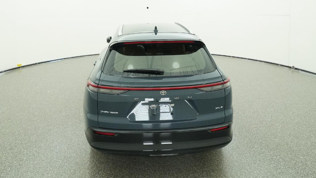 2025 Toyota Crown Signia XLE photo 3