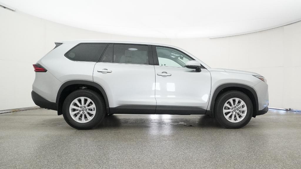 2026 Toyota Grand Highlander XLE photo 3