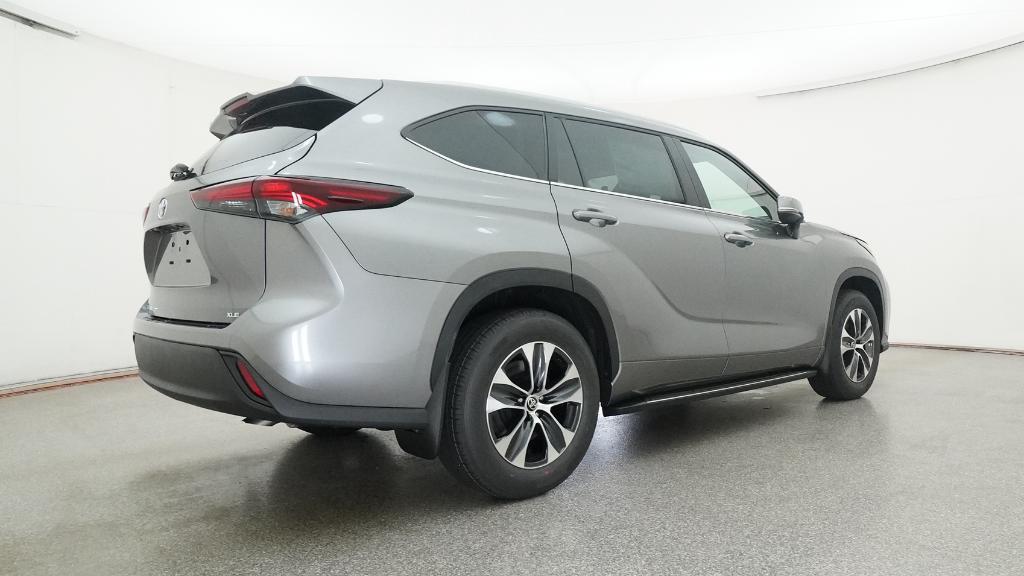 2025 Toyota Highlander XLE Limited photo 2