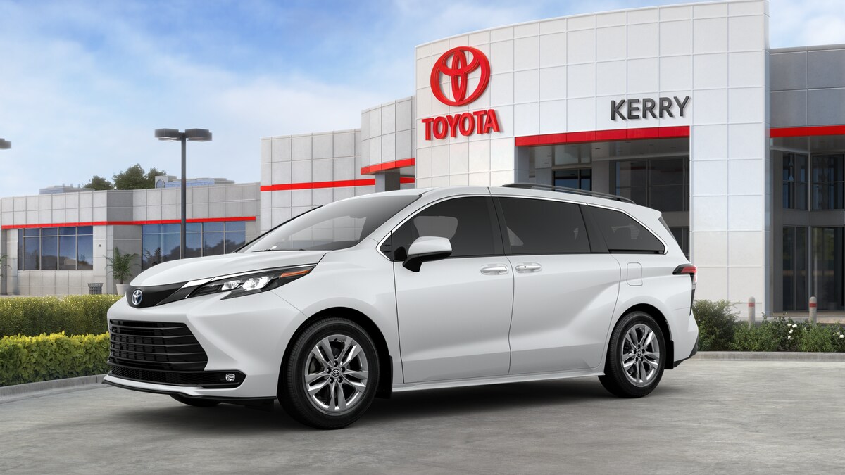 2025 Toyota Sienna XLE photo 2