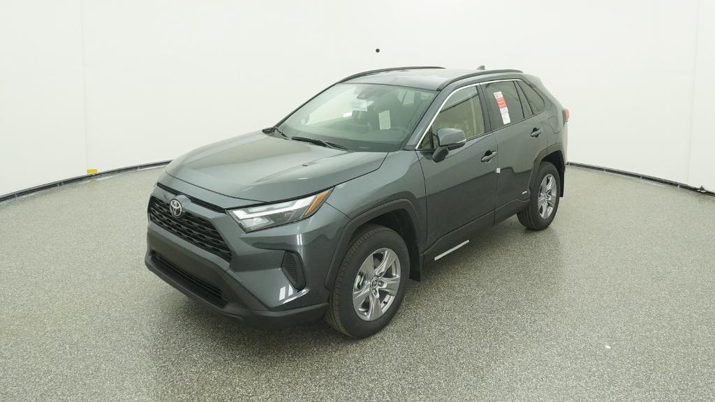 2025 Toyota RAV4 XLE's photo