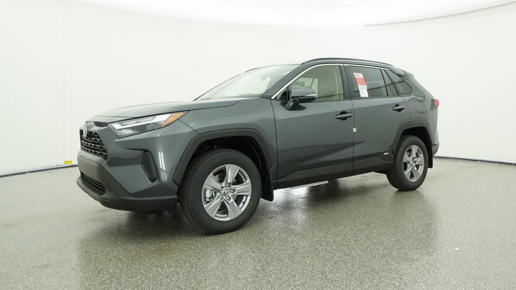 2025 Toyota RAV4 Hybrid XLE photo 3