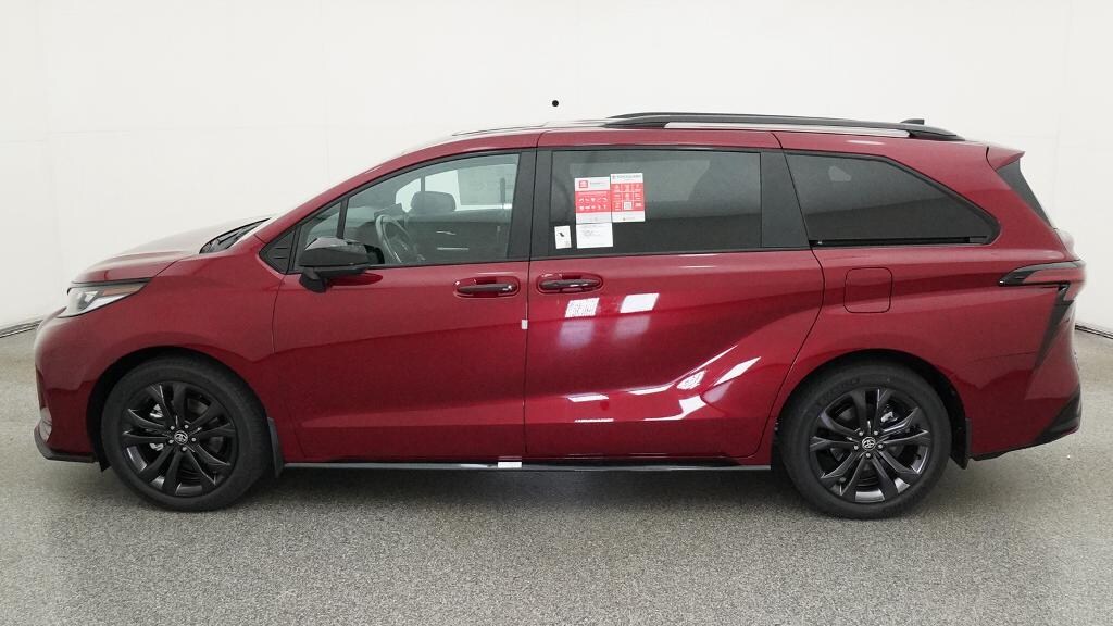 New 2026 Toyota Sienna XSE 7 PASSENGER