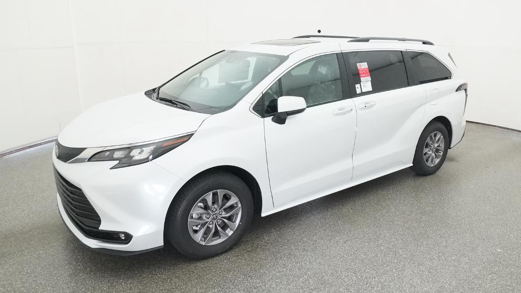 2026 Toyota Sienna XLE 8-Passenger Hybrid FWD's photo