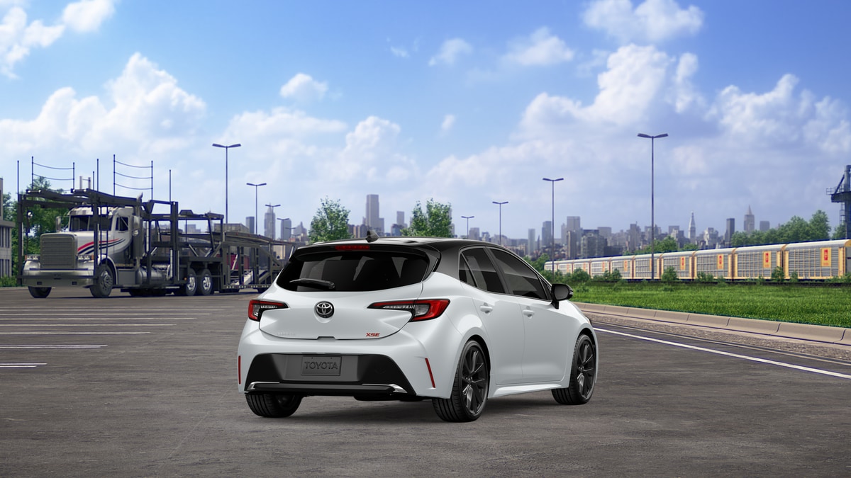 2027 Toyota Corolla Hatchback XSE - Photo 9