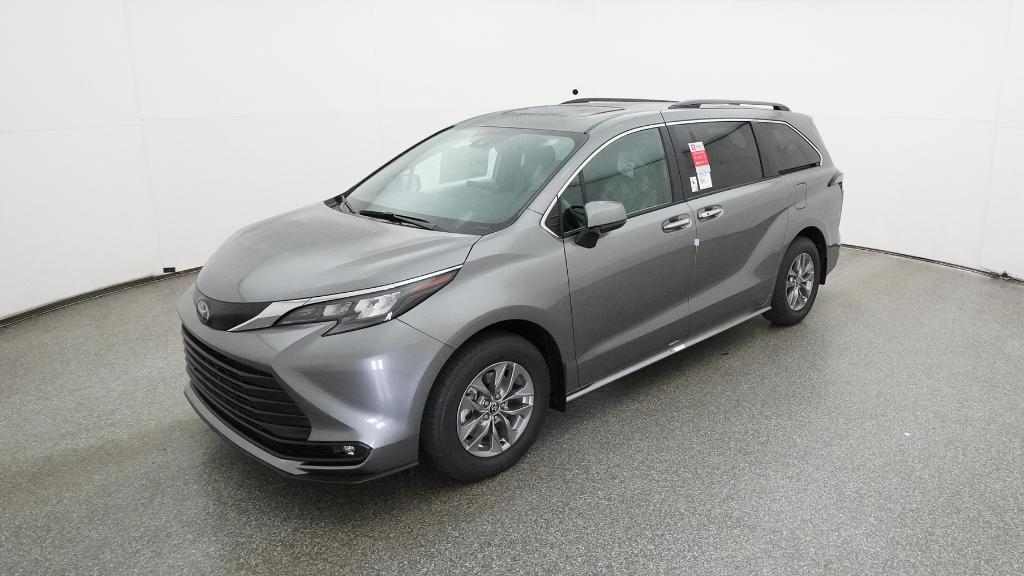 2026 Toyota Sienna XLE's photo