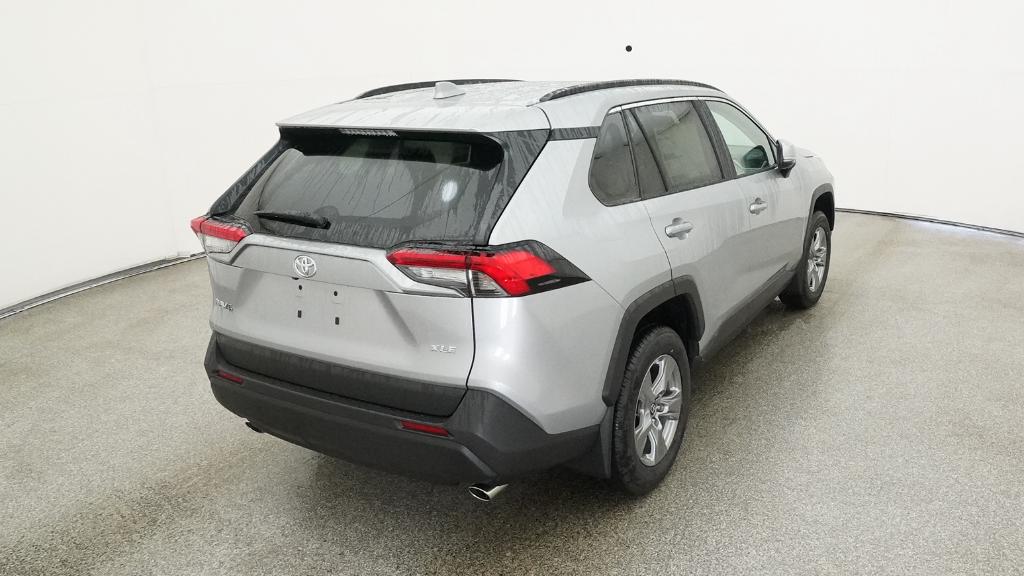 2025 Toyota RAV4 XLE photo 4