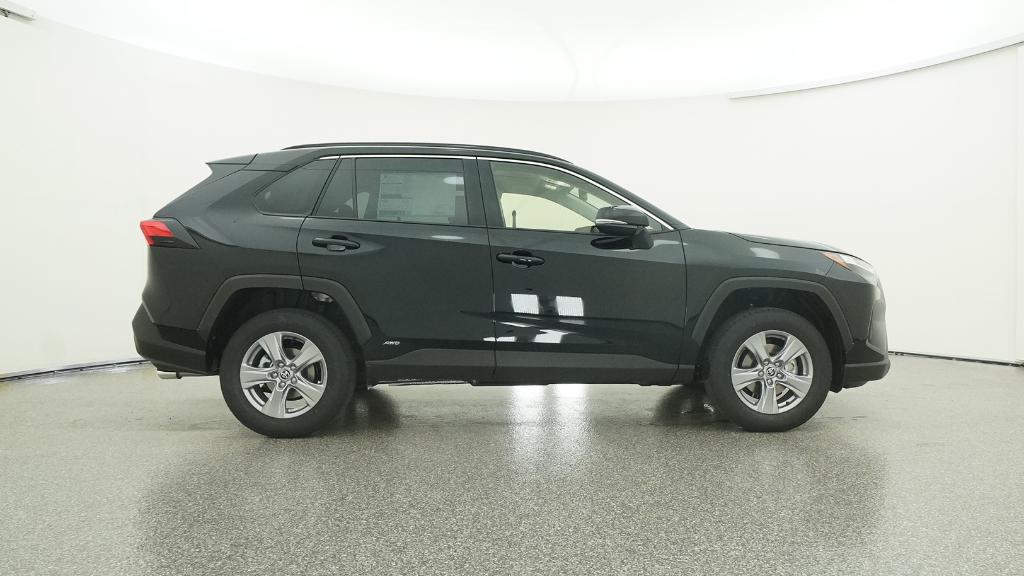 2025 Toyota RAV4 Hybrid XLE photo 4