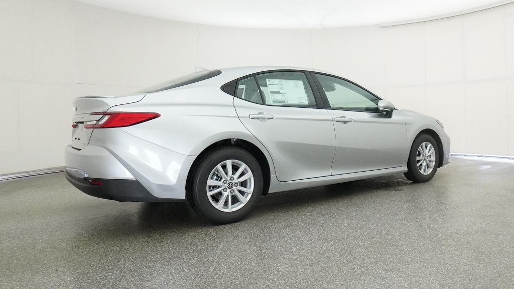 2026 Toyota Camry LE photo 3