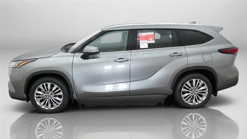 New 2026 Toyota Highlander Hybrid Platinum SUV