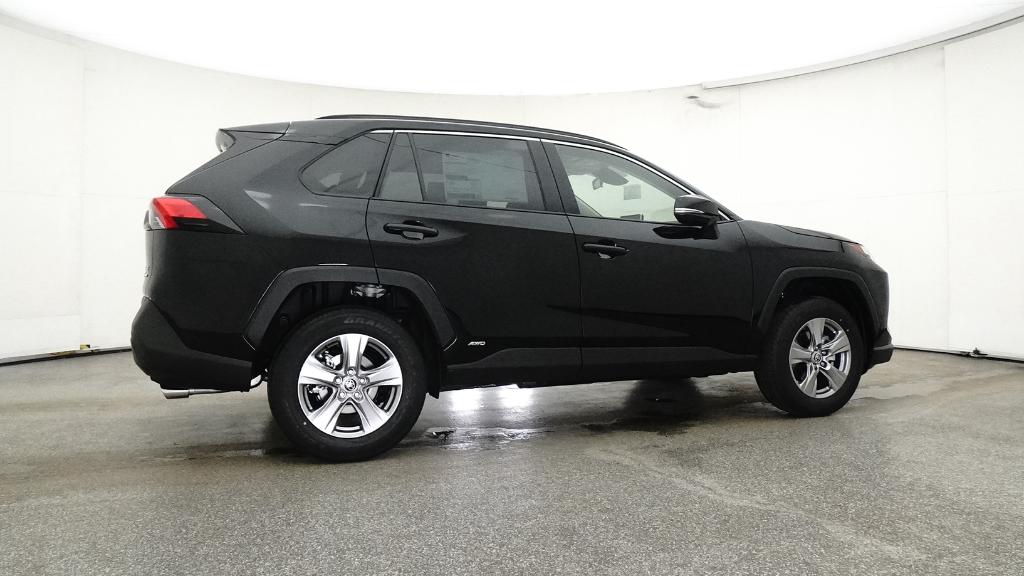 2025 Toyota RAV4 Hybrid XLE photo 3