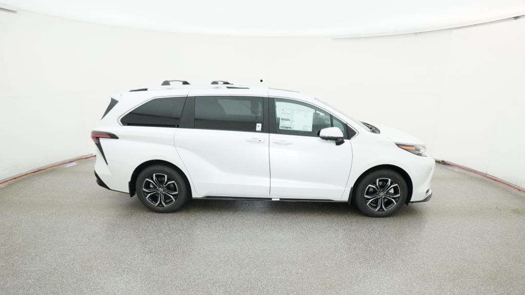 2025 Toyota Sienna Platinum photo 4