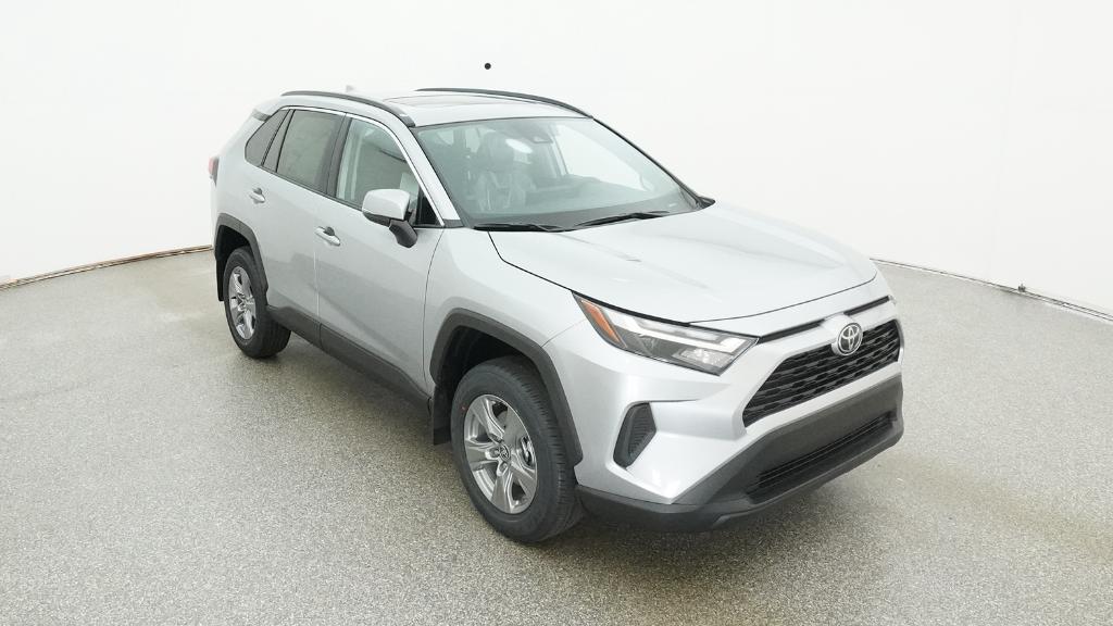 2025 Toyota RAV4 XLE photo 4