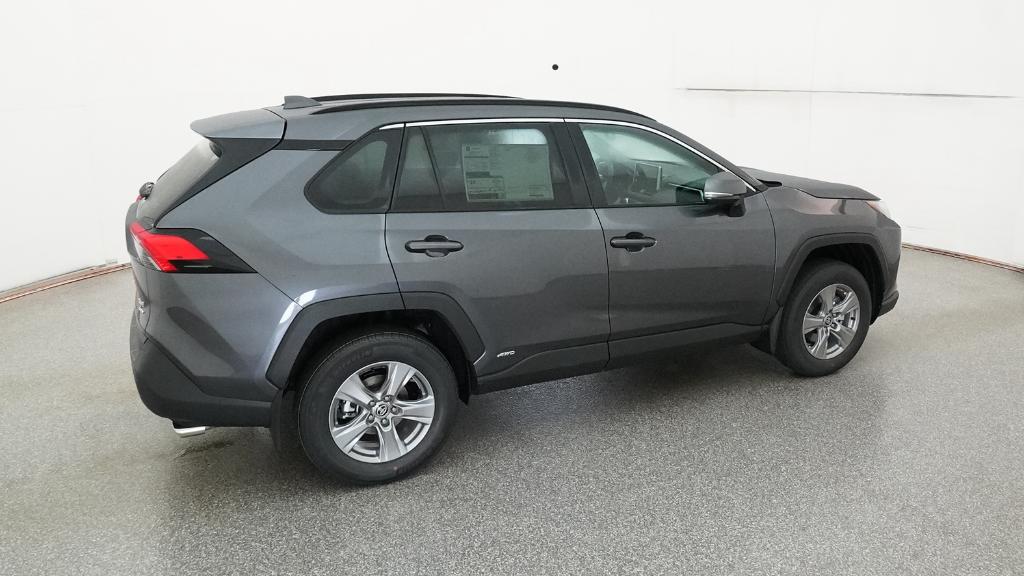 2025 Toyota RAV4 Hybrid XLE photo 4