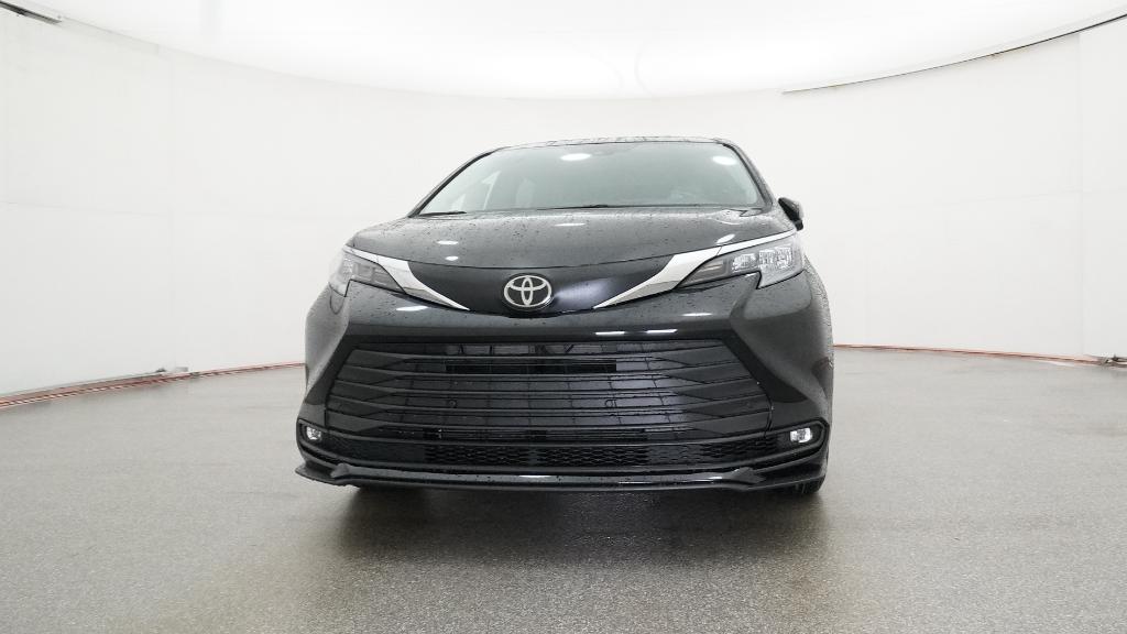 2026 Toyota Sienna XLE photo 3