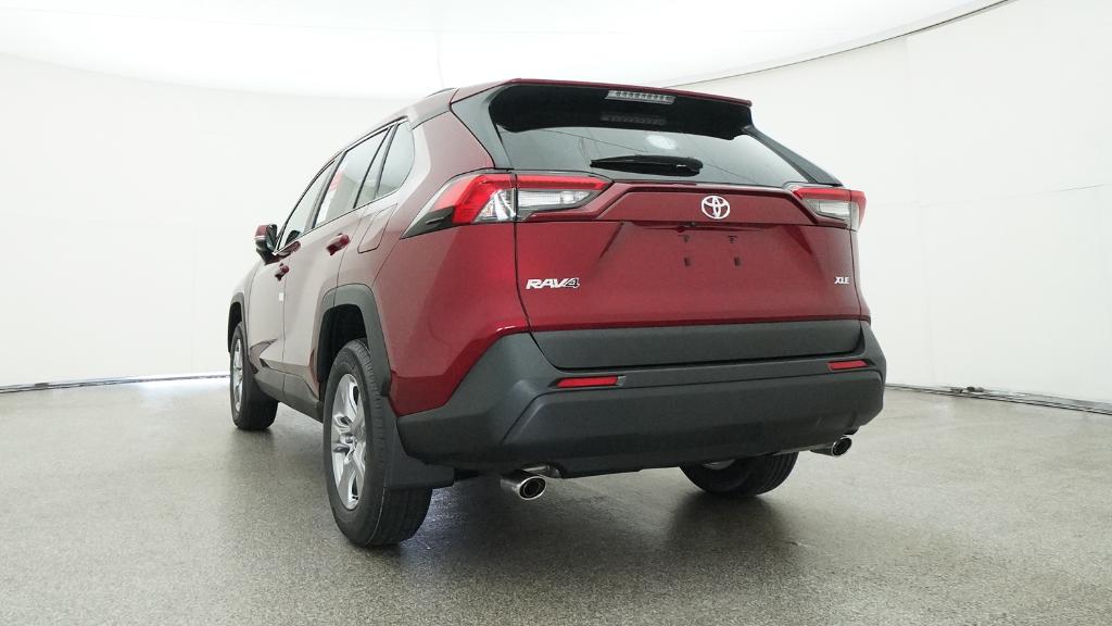 2025 Toyota RAV4 XLE photo 4