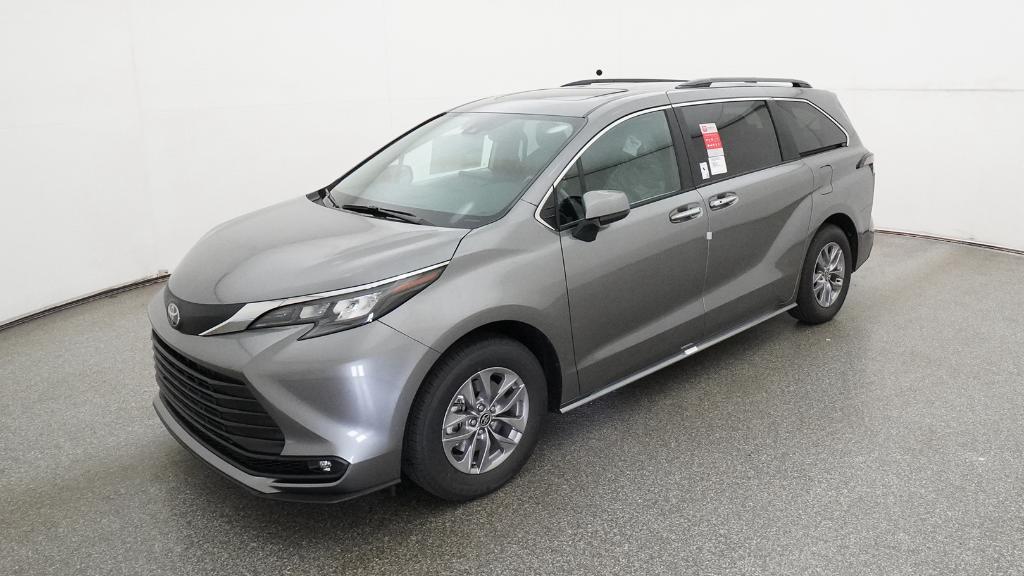 2026 Toyota Sienna XLE 8-Passenger Hybrid FWD's photo