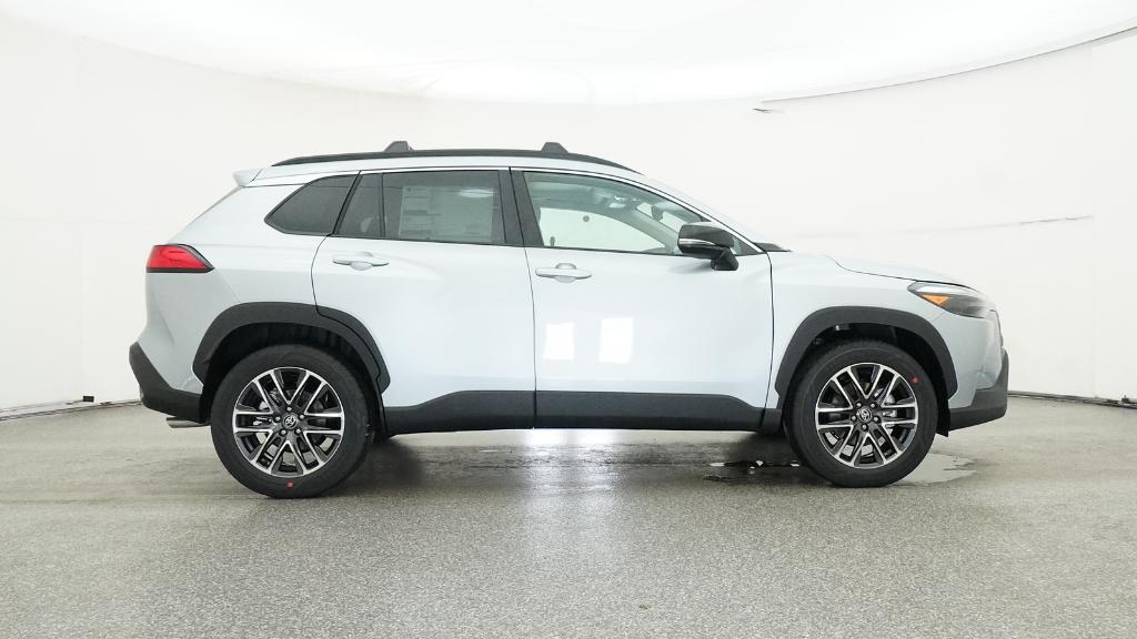 2026 Toyota Corolla Cross XLE photo 4