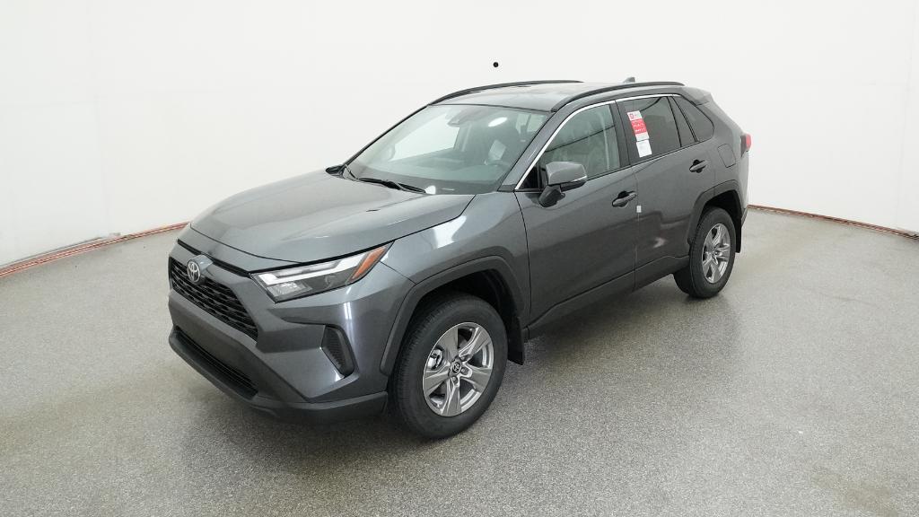 2025 Toyota RAV4 XLE photo 4