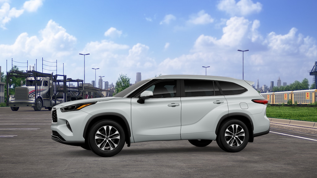 2026 Toyota Highlander XLE photo 3