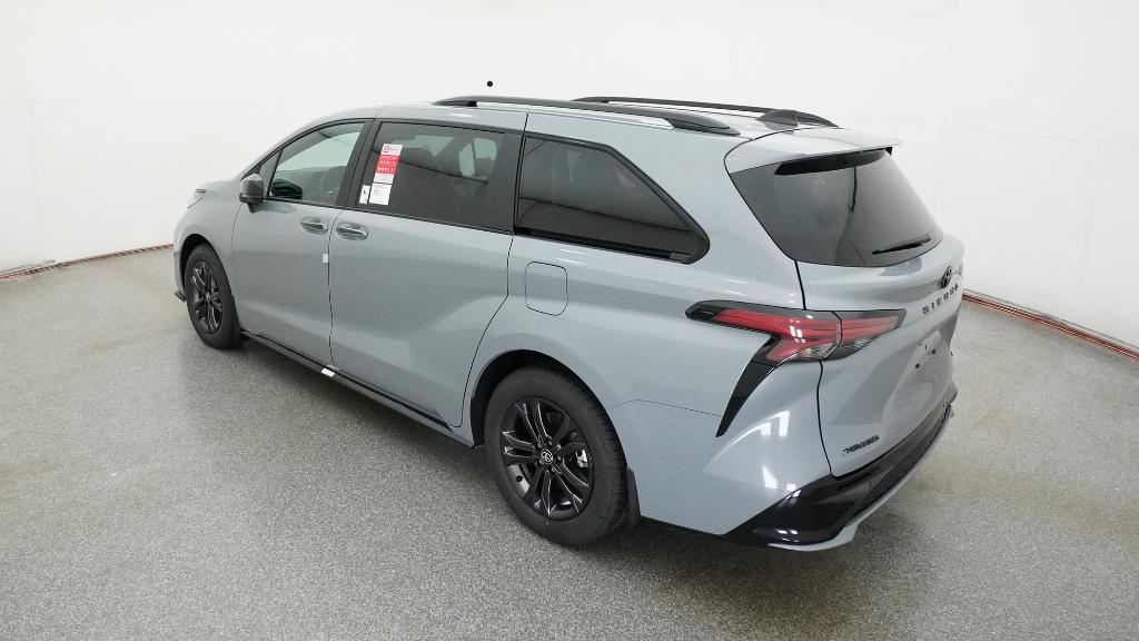 2025 Toyota Sienna XSE photo 2