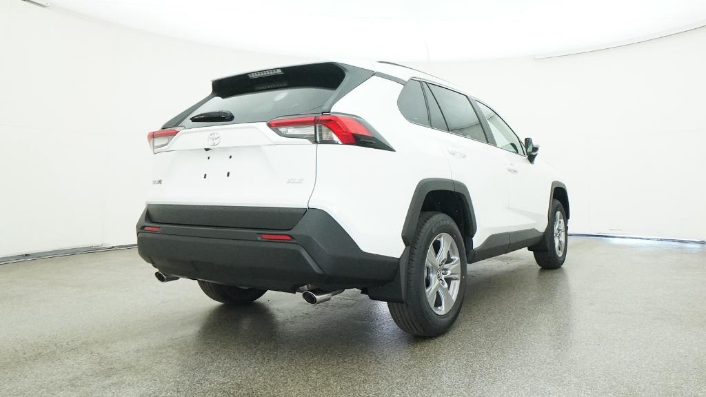 2025 Toyota RAV4 XLE photo 3
