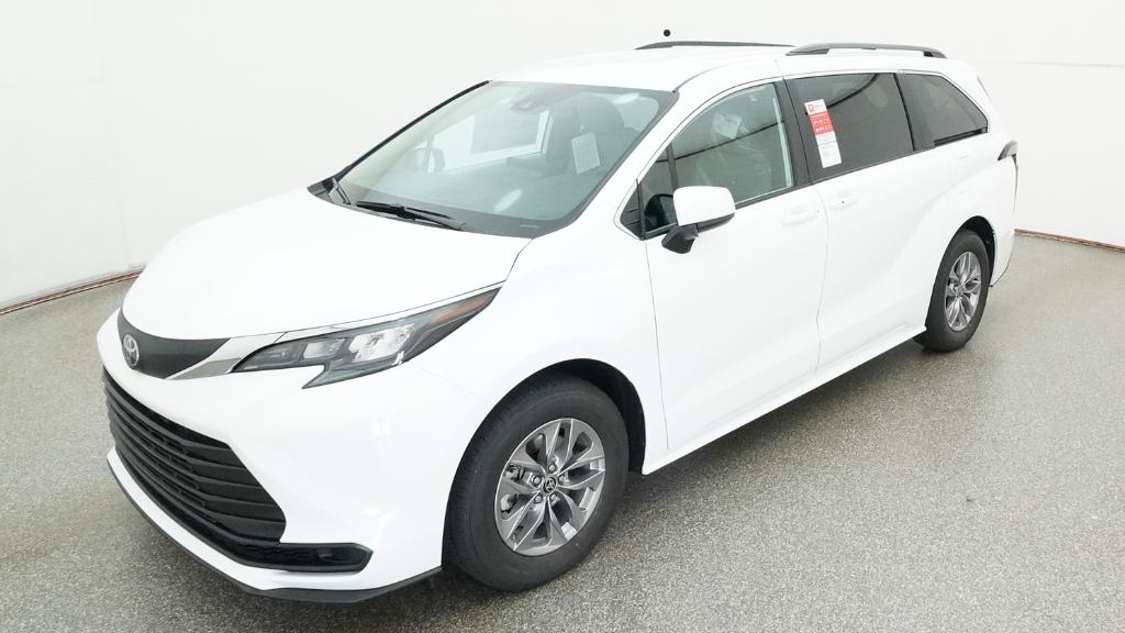 2026 Toyota Sienna LE 8-Passenger Hybrid FWD's photo
