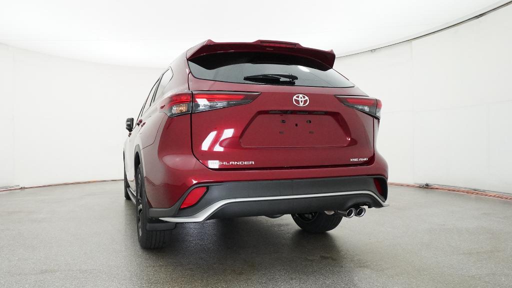 2025 Toyota Highlander XSE photo 2