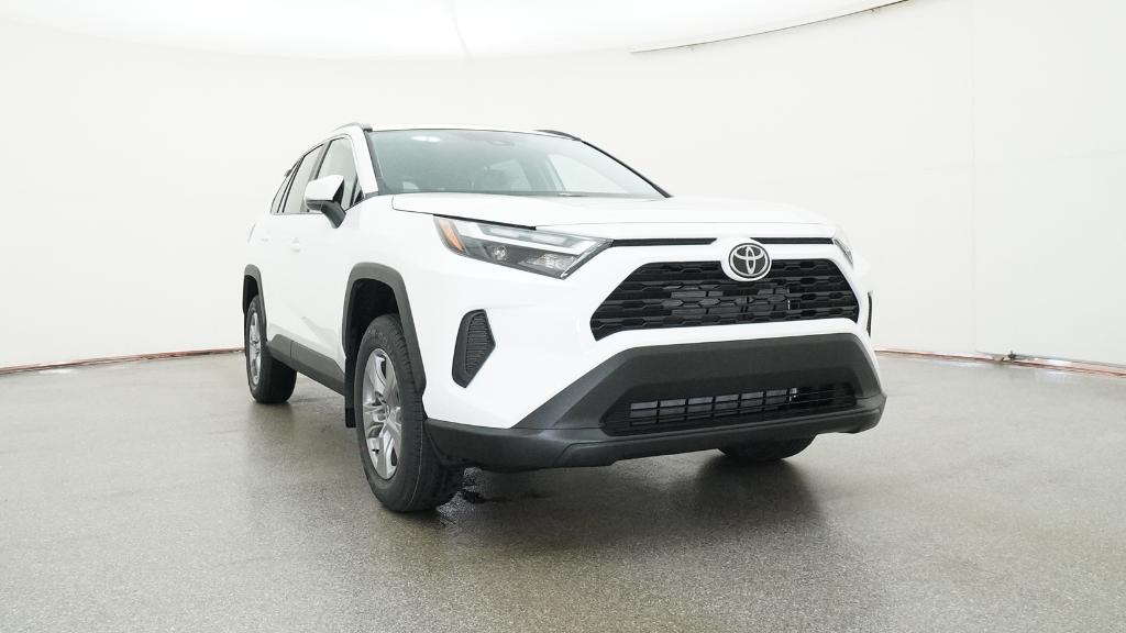 2025 Toyota RAV4 XLE photo 4