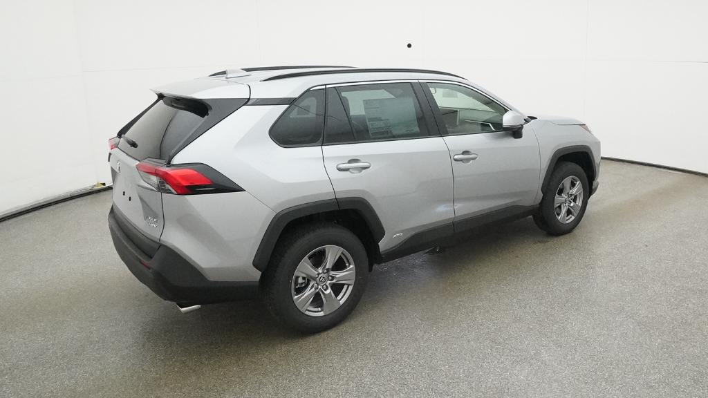 2025 Toyota RAV4 Hybrid XLE photo 4