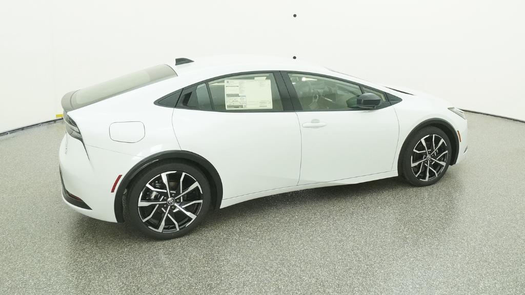 2026 Toyota Prius Plug-in Hybrid XSE photo 2