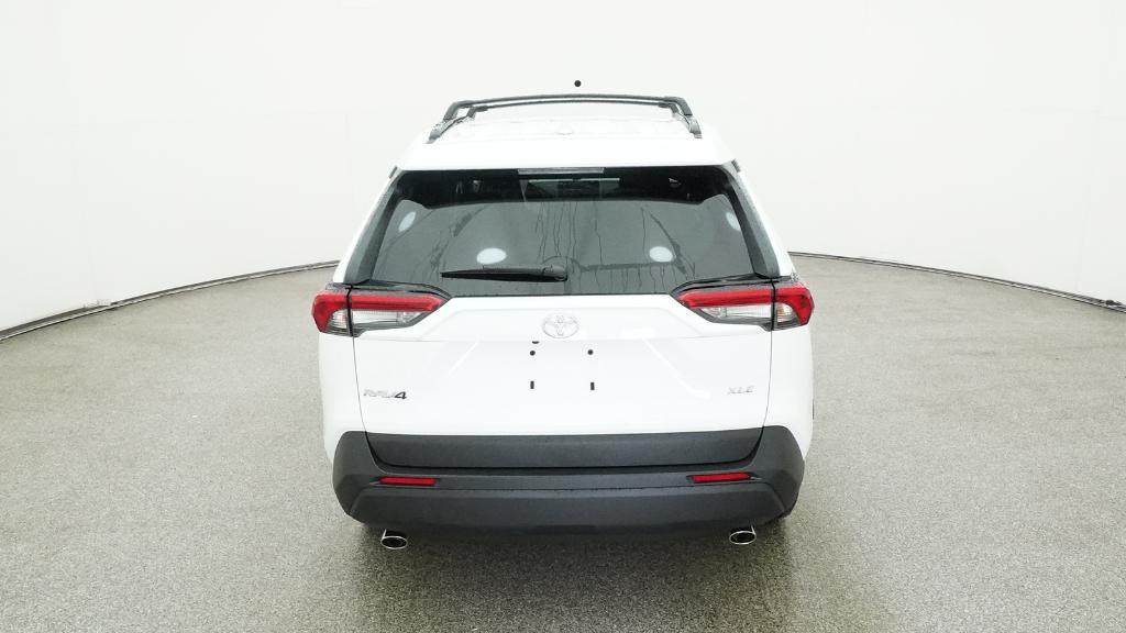 2025 Toyota RAV4 XLE photo 4