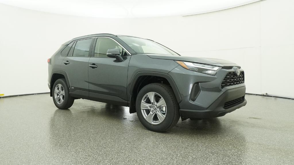 2025 Toyota RAV4 Hybrid XLE photo 3