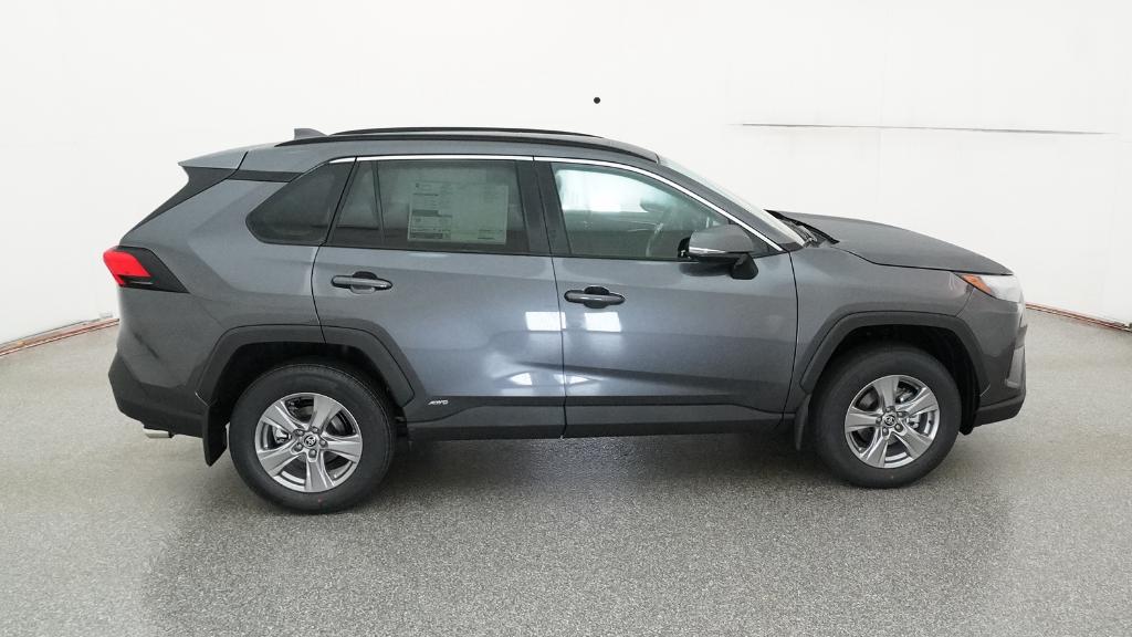 2025 Toyota RAV4 Hybrid XLE photo 2