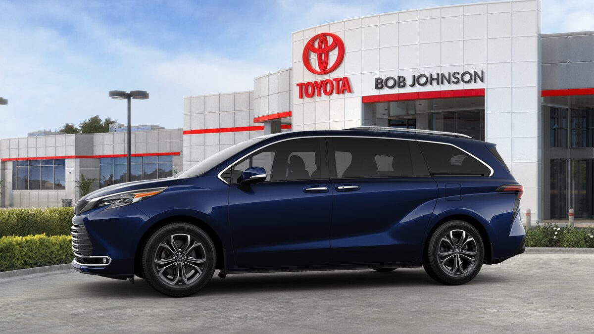 2025 Toyota Sienna Platinum photo 3