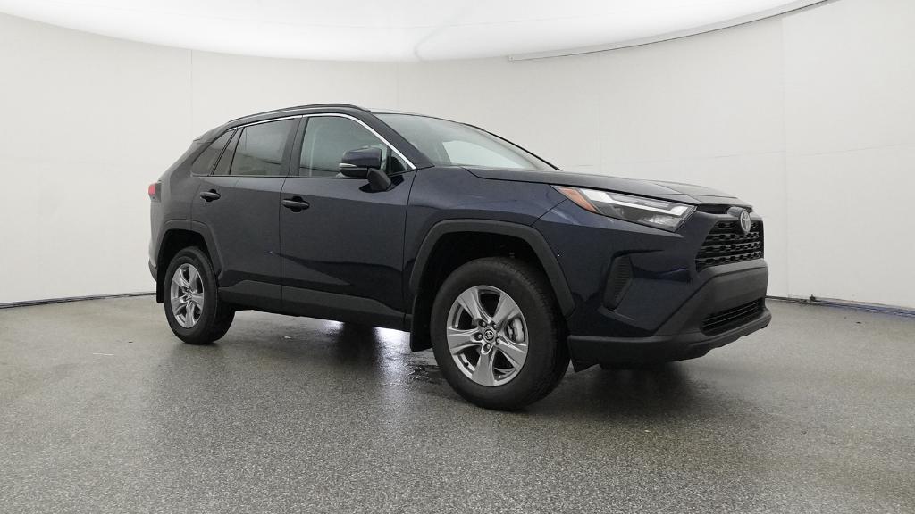 2025 Toyota RAV4 XLE photo 4