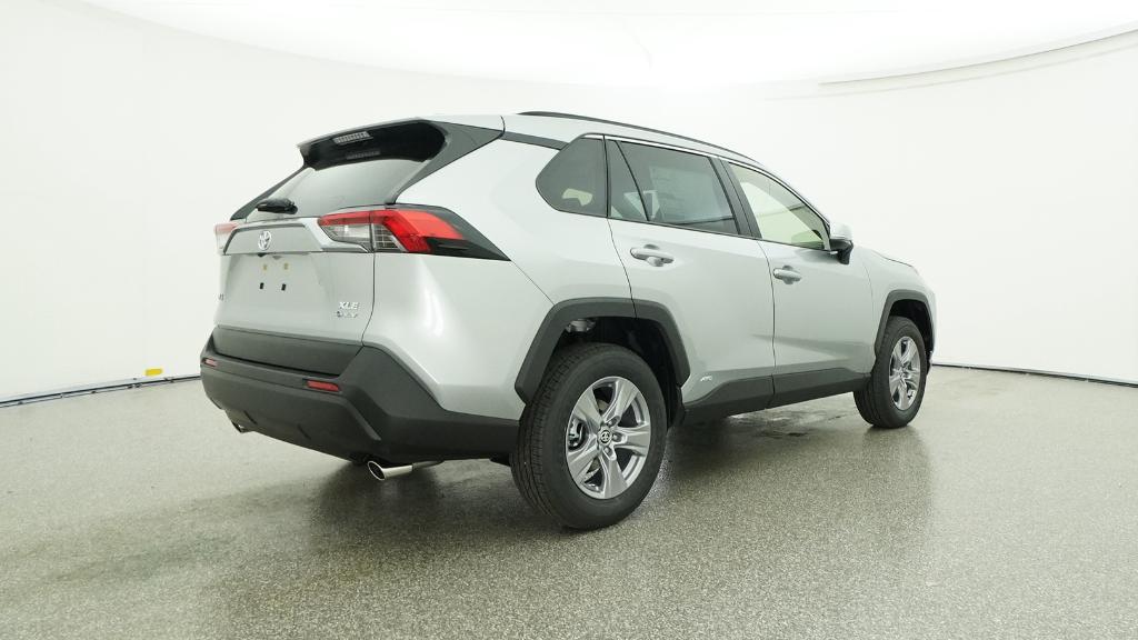 2025 Toyota RAV4 Hybrid XLE photo 4