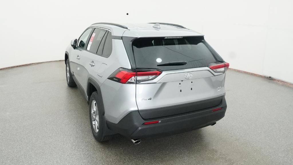2025 Toyota RAV4 XLE photo 3