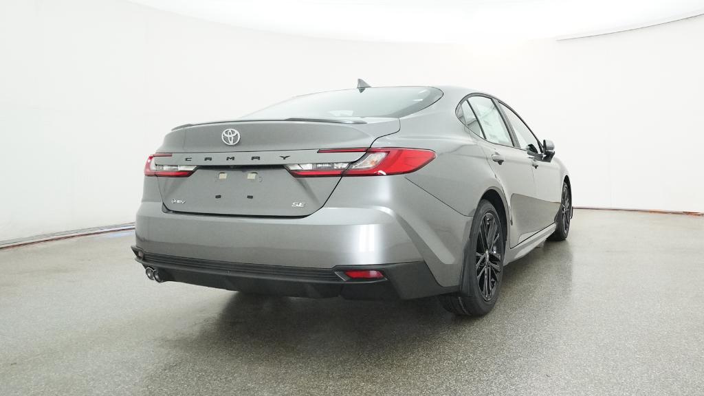 2025 Toyota Camry SE photo 3