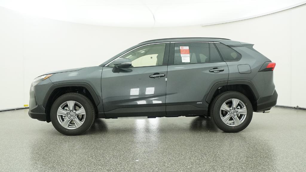 2025 Toyota RAV4 Hybrid XLE photo 3