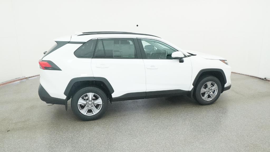 2025 Toyota RAV4 XLE photo 4