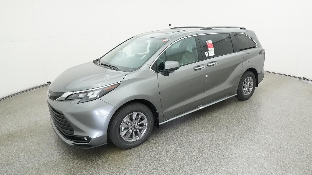 2026 Toyota Sienna XLE's photo