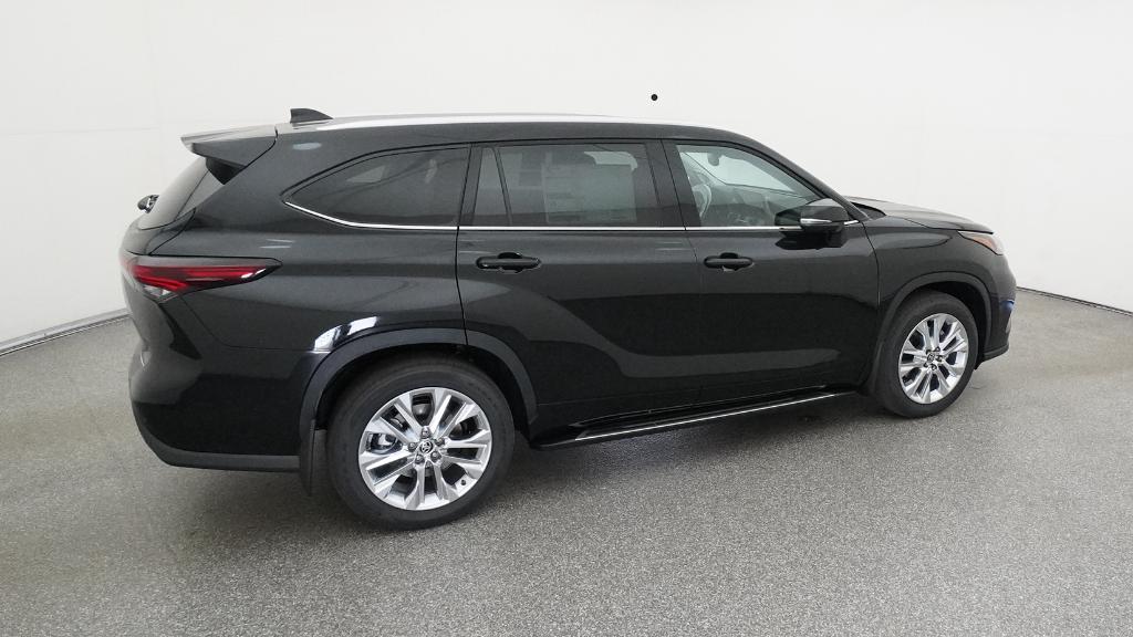2026 Toyota Highlander Limited photo 2