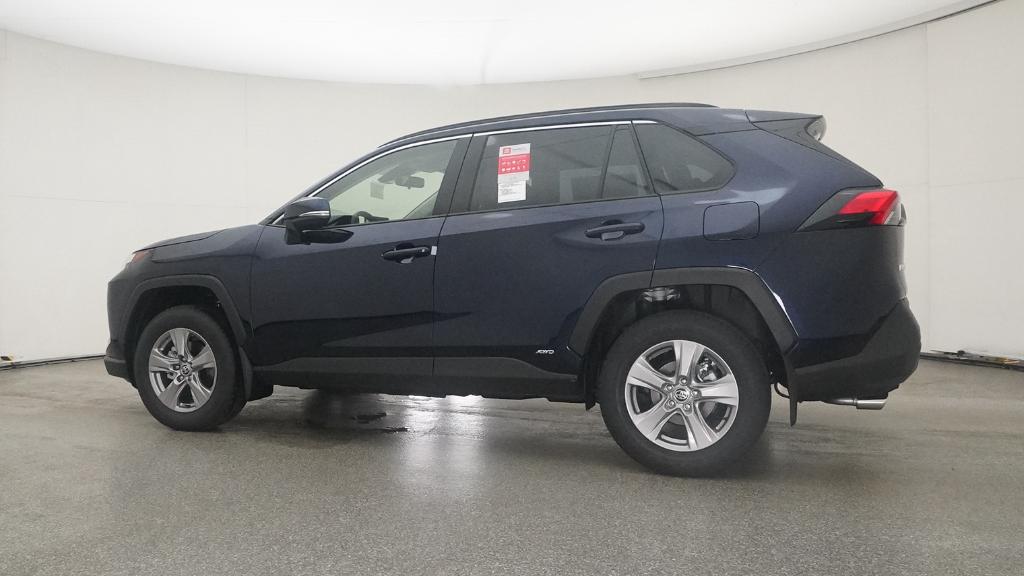 2025 Toyota RAV4 Hybrid XLE photo 3