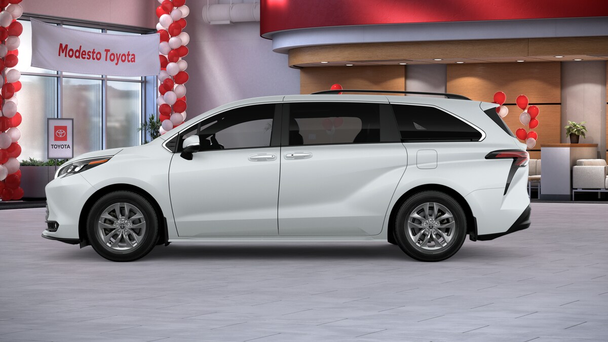 2026 Toyota Sienna XLE photo 2