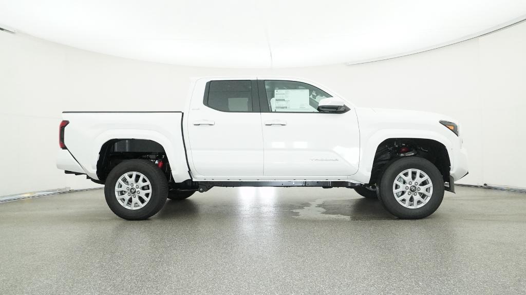 2025 Toyota Tacoma SR5 - Photo 7